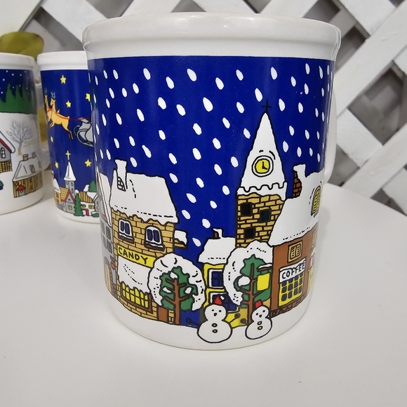 Vintage Stoneware Set of 4 Christmas Mugs made in Japan - Picture 5 of 11